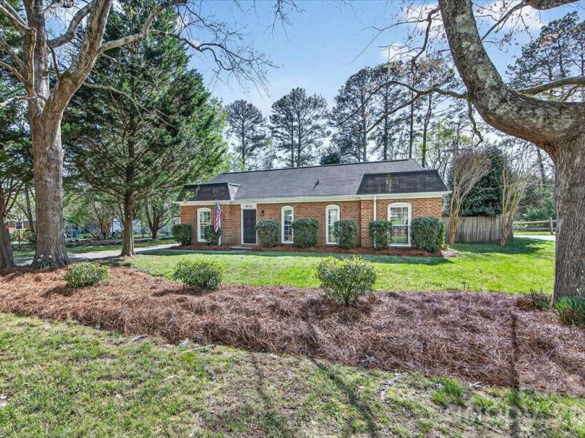 6576 Stoney Ridge Road, Matthews, NC 28104.  MLS# CAR4360783, YatesRealty ID 15808. 