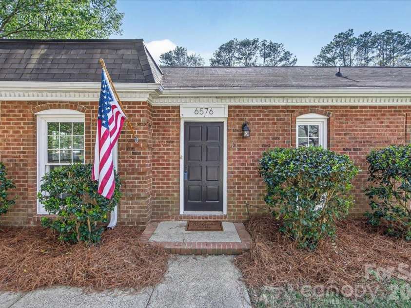 6576 Stoney Ridge Road, Matthews, NC 28104.  MLS# CAR4360783, YatesRealty ID 15808. 