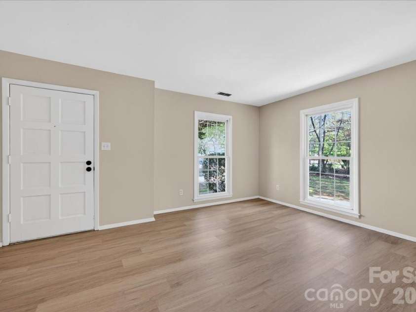 6576 Stoney Ridge Road, Matthews, NC 28104.  MLS# CAR4360783, YatesRealty ID 15808. 