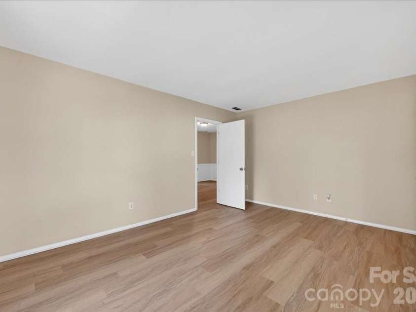 6576 Stoney Ridge Road, Matthews, NC 28104.  MLS# CAR4360783, YatesRealty ID 15808. 