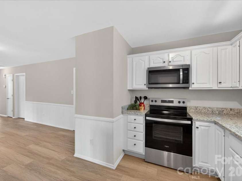 6576 Stoney Ridge Road, Matthews, NC 28104.  MLS# CAR4360783, YatesRealty ID 15808. 