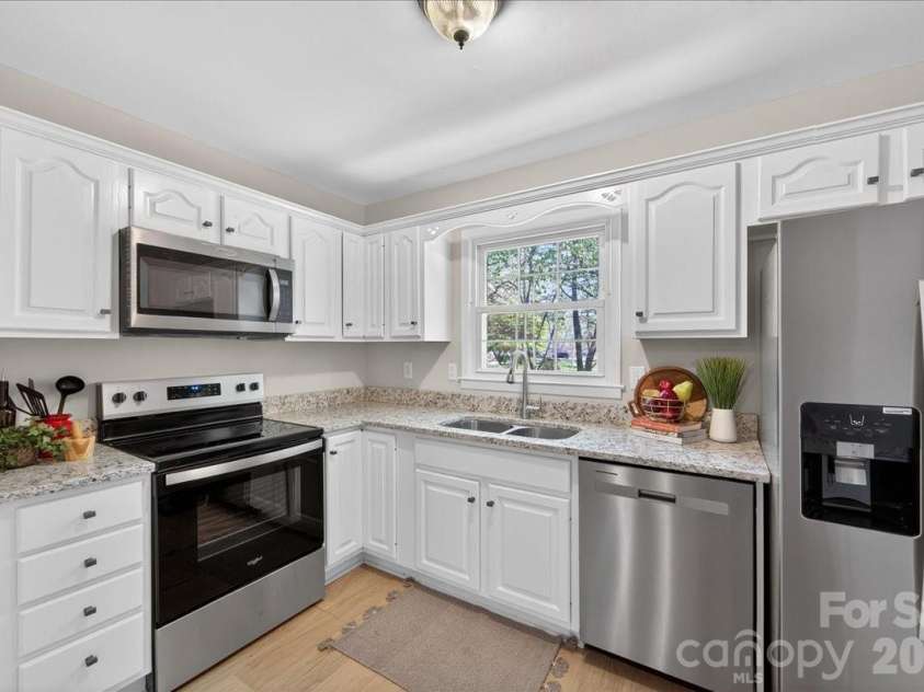 6576 Stoney Ridge Road, Matthews, NC 28104.  MLS# CAR4360783, YatesRealty ID 15808. 