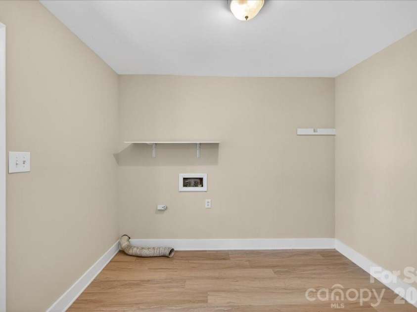 6576 Stoney Ridge Road, Matthews, NC 28104.  MLS# CAR4360783, YatesRealty ID 15808. 