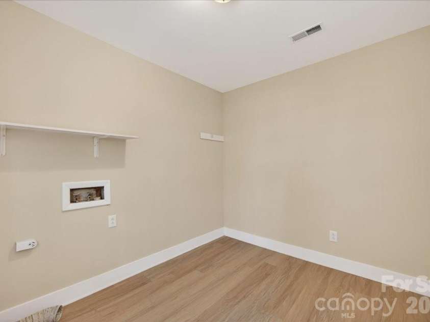 6576 Stoney Ridge Road, Matthews, NC 28104.  MLS# CAR4360783, YatesRealty ID 15808. 