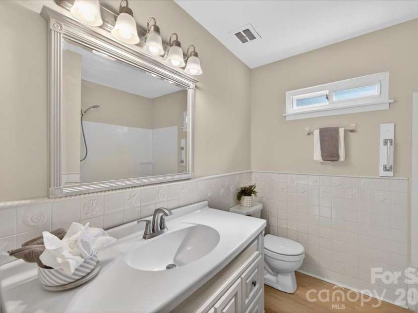 6576 Stoney Ridge Road, Matthews, NC 28104.  MLS# CAR4360783, YatesRealty ID 15808. 