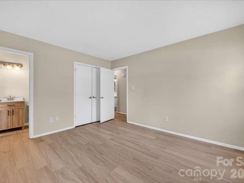 6576 Stoney Ridge Road, Matthews, NC 28104.  MLS# CAR4360783, YatesRealty ID 15808. 