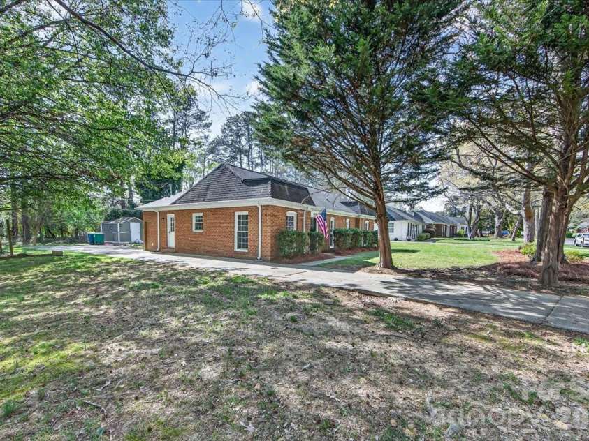 6576 Stoney Ridge Road, Matthews, NC 28104.  MLS# CAR4360783, YatesRealty ID 15808. 