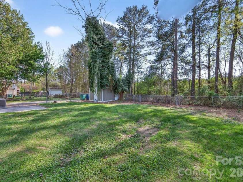 6576 Stoney Ridge Road, Matthews, NC 28104.  MLS# CAR4360783, YatesRealty ID 15808. 