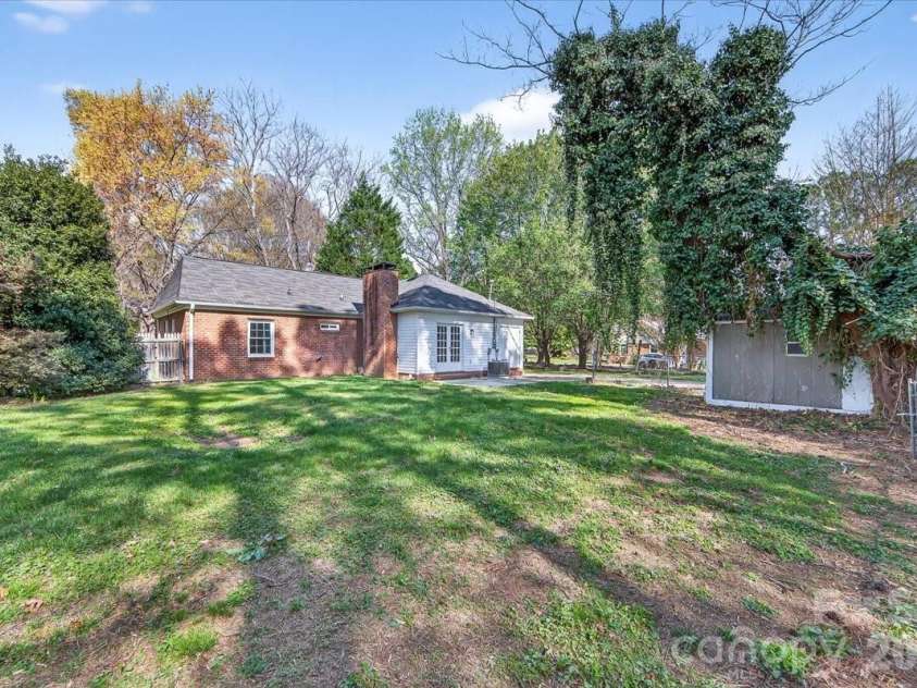 6576 Stoney Ridge Road, Matthews, NC 28104.  MLS# CAR4360783, YatesRealty ID 15808. 