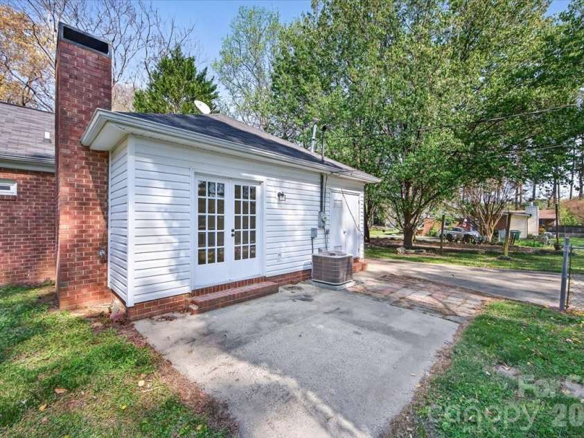 6576 Stoney Ridge Road, Matthews, NC 28104.  MLS# CAR4360783, YatesRealty ID 15808. 