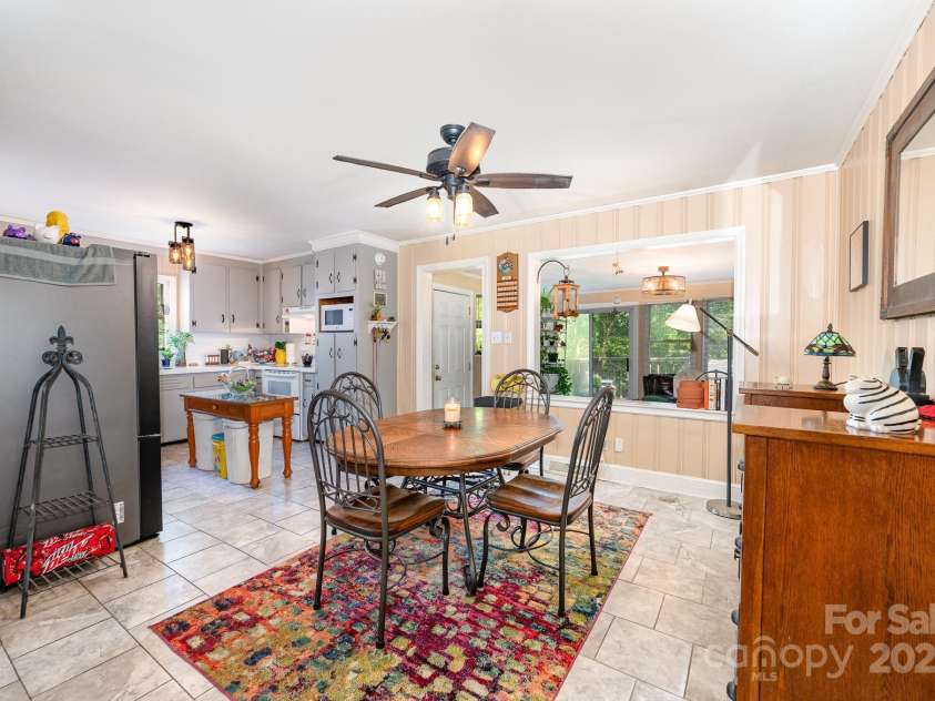 1115 Grovewood Drive, Charlotte, NC 28208.  MLS# CAR4256544, YatesRealty ID 15809. 