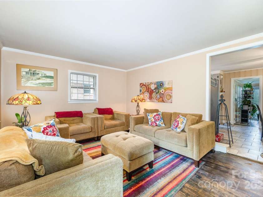 1115 Grovewood Drive, Charlotte, NC 28208.  MLS# CAR4256544, YatesRealty ID 15809. 