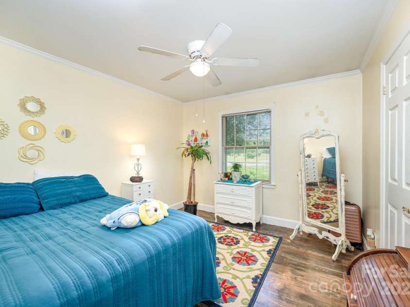 1115 Grovewood Drive, Charlotte, NC 28208.  MLS# CAR4256544, YatesRealty ID 15809. 