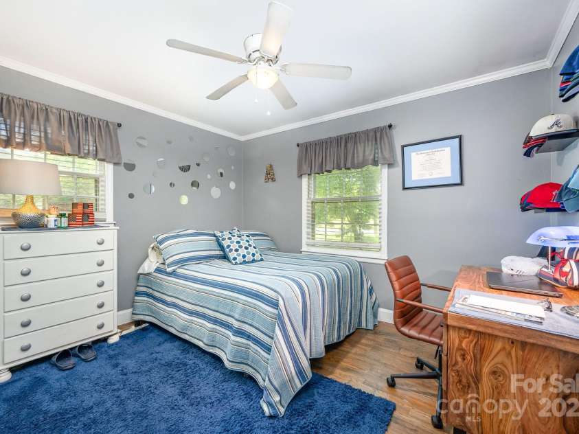 1115 Grovewood Drive, Charlotte, NC 28208.  MLS# CAR4256544, YatesRealty ID 15809. 