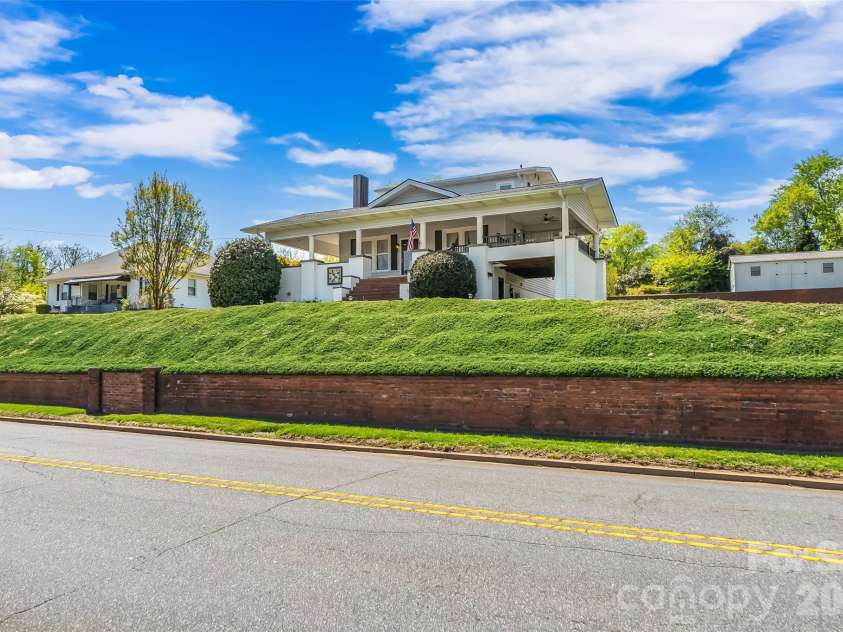 110 Burkemont Avenue, Morganton, NC 28655.  MLS# CAR4372950, YatesRealty ID 15810. 