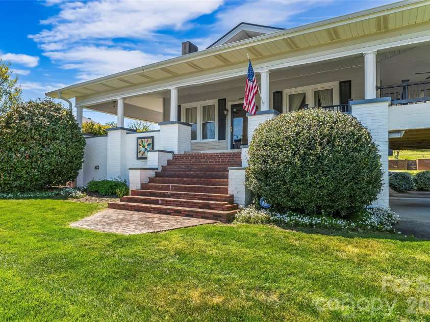 110 Burkemont Avenue, Morganton, NC 28655.  MLS# CAR4372950, YatesRealty ID 15810. 