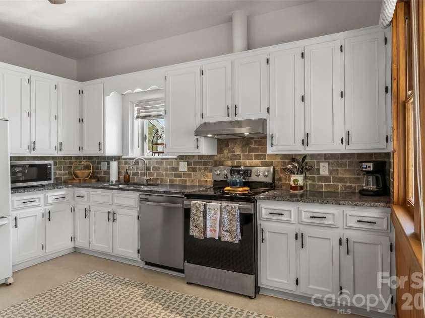 110 Burkemont Avenue, Morganton, NC 28655.  MLS# CAR4372950, YatesRealty ID 15810. 