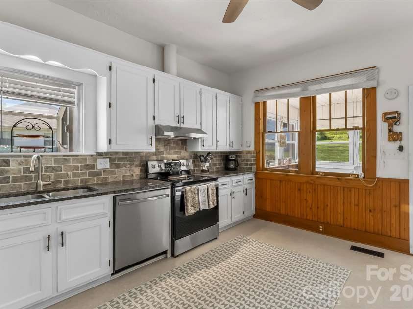 110 Burkemont Avenue, Morganton, NC 28655.  MLS# CAR4372950, YatesRealty ID 15810. 