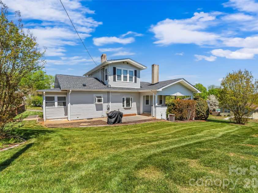 110 Burkemont Avenue, Morganton, NC 28655.  MLS# CAR4372950, YatesRealty ID 15810. 