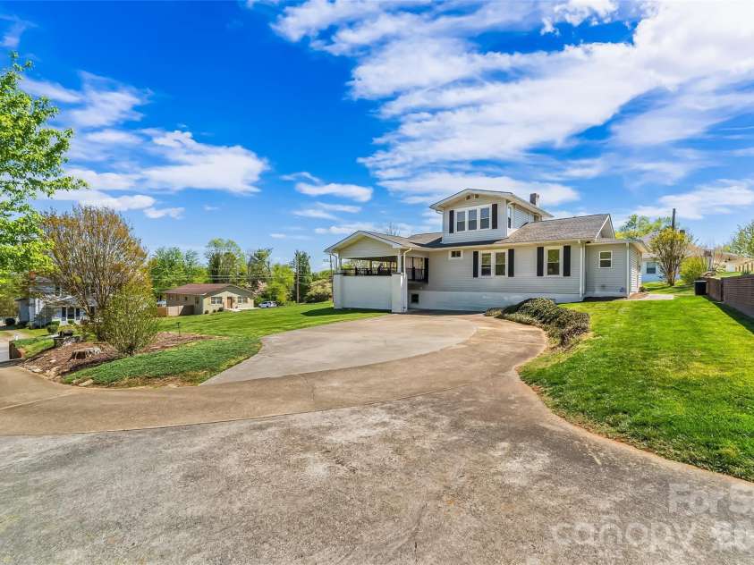 110 Burkemont Avenue, Morganton, NC 28655.  MLS# CAR4372950, YatesRealty ID 15810. 