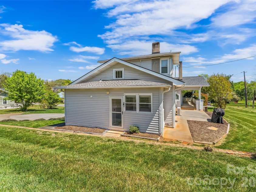 110 Burkemont Avenue, Morganton, NC 28655.  MLS# CAR4372950, YatesRealty ID 15810. 