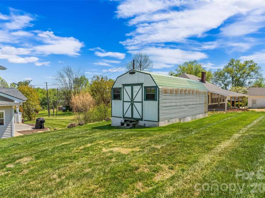 110 Burkemont Avenue, Morganton, NC 28655.  MLS# CAR4372950, YatesRealty ID 15810. 