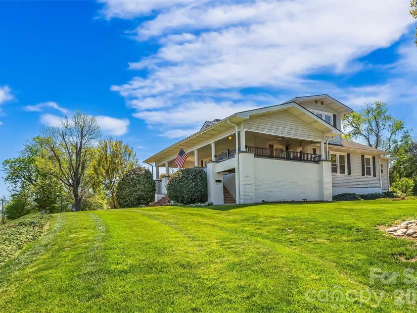 110 Burkemont Avenue, Morganton, NC 28655.  MLS# CAR4372950, YatesRealty ID 15810. 