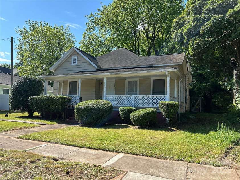 2433 Booker Avenue, Charlotte, NC 28216.  MLS# CAR4253086, YatesRealty ID 15810. 