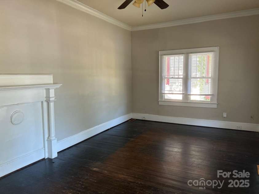2433 Booker Avenue, Charlotte, NC 28216.  MLS# CAR4253086, YatesRealty ID 15810. 