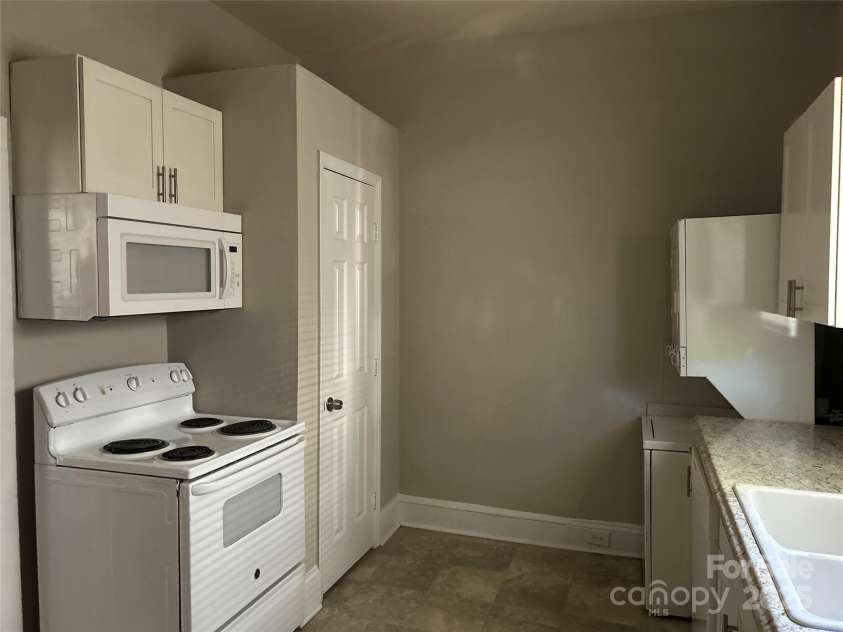 2433 Booker Avenue, Charlotte, NC 28216.  MLS# CAR4253086, YatesRealty ID 15810. 