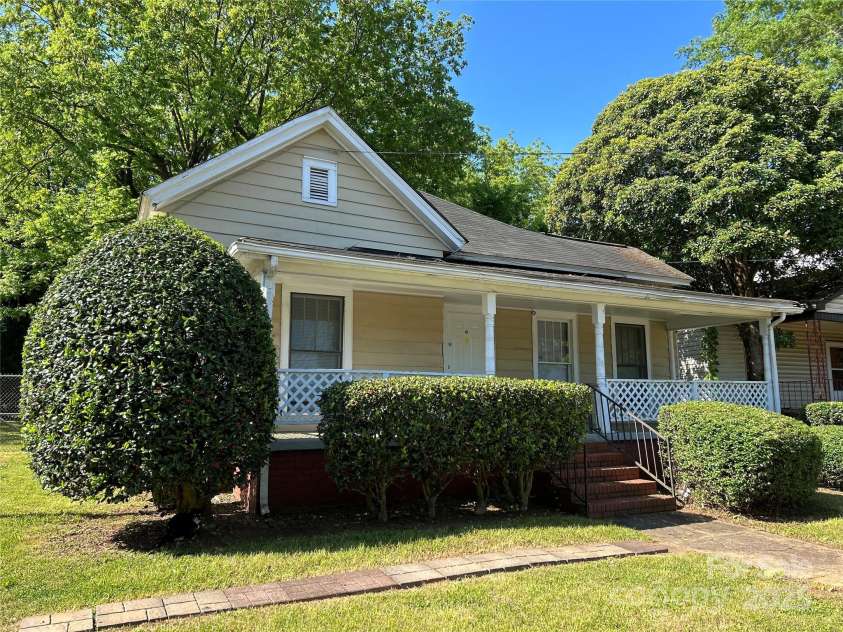 2433 Booker Avenue, Charlotte, NC 28216.  MLS# CAR4253086, YatesRealty ID 15810. 