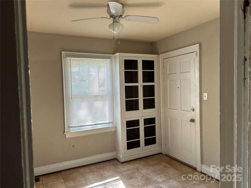 2433 Booker Avenue, Charlotte, NC 28216.  MLS# CAR4253086, YatesRealty ID 15810. Office or den space