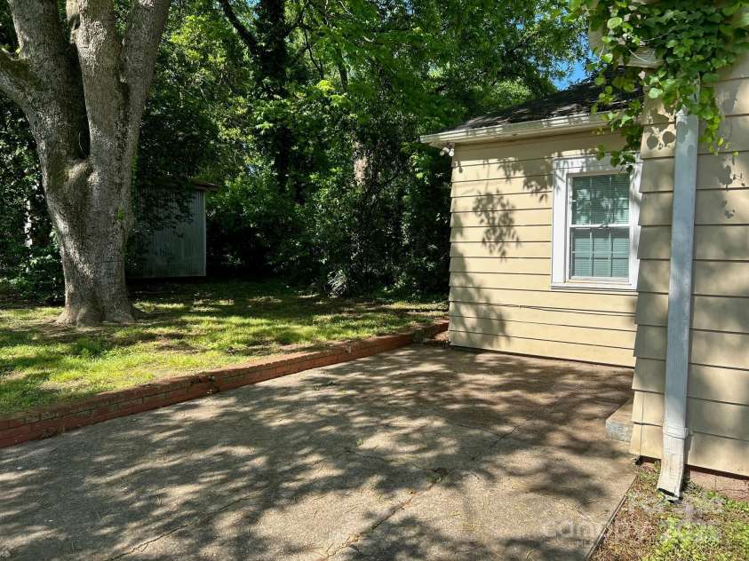 2433 Booker Avenue, Charlotte, NC 28216.  MLS# CAR4253086, YatesRealty ID 15810. Patio