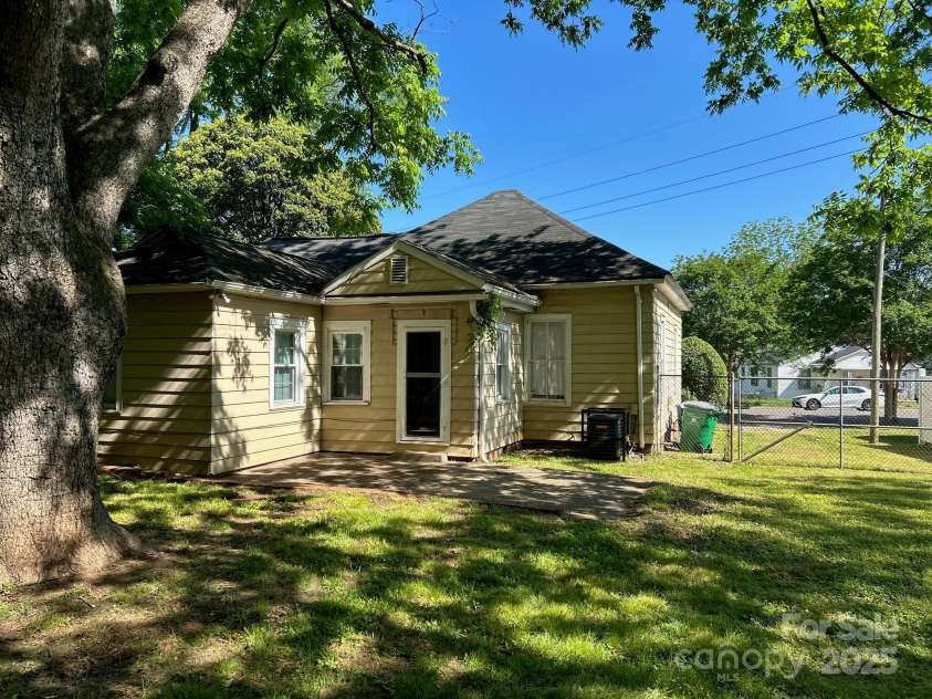 2433 Booker Avenue, Charlotte, NC 28216.  MLS# CAR4253086, YatesRealty ID 15810. Rear of home