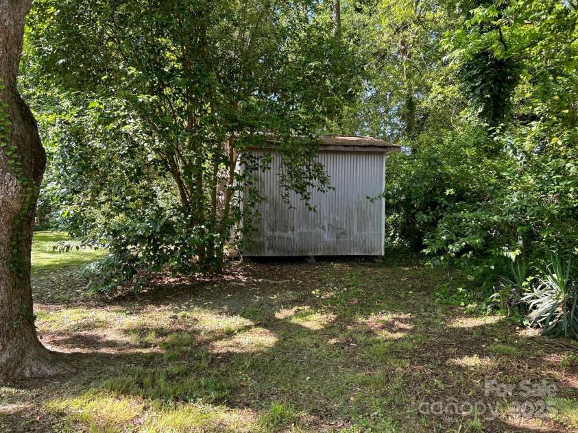 2433 Booker Avenue, Charlotte, NC 28216.  MLS# CAR4253086, YatesRealty ID 15810. Storage building
