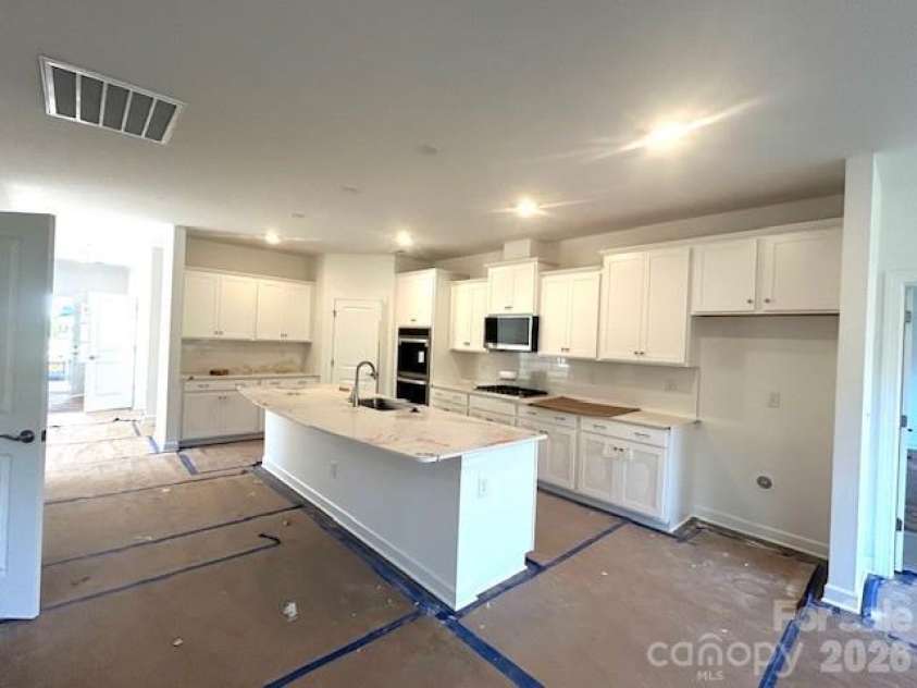 4329 Camden Glen Road, Lancaster, SC 29720.  MLS# CAR4358955, YatesRealty ID 15811. Bright kitchen