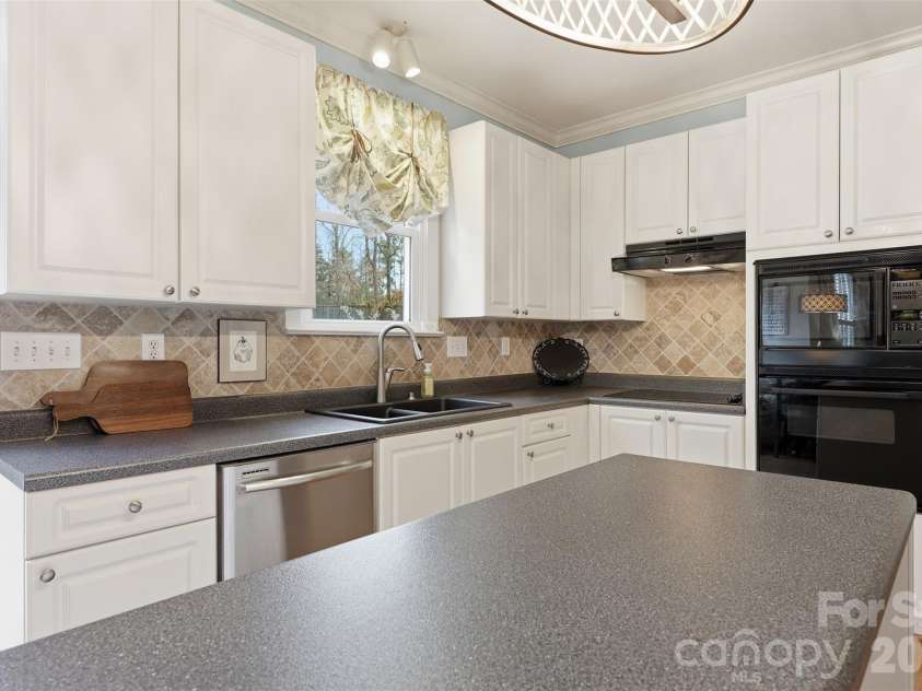 2117 Keegan Court, Matthews, NC 28104.  MLS# CAR4356033, YatesRealty ID 15812. 