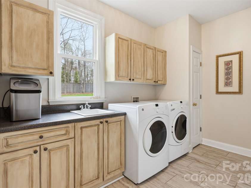 2117 Keegan Court, Matthews, NC 28104.  MLS# CAR4356033, YatesRealty ID 15812. 