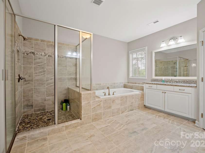13044 Fen Court, Huntersville, NC 28078.  MLS# CAR4244817, YatesRealty ID 15813. Primary bathroom 1