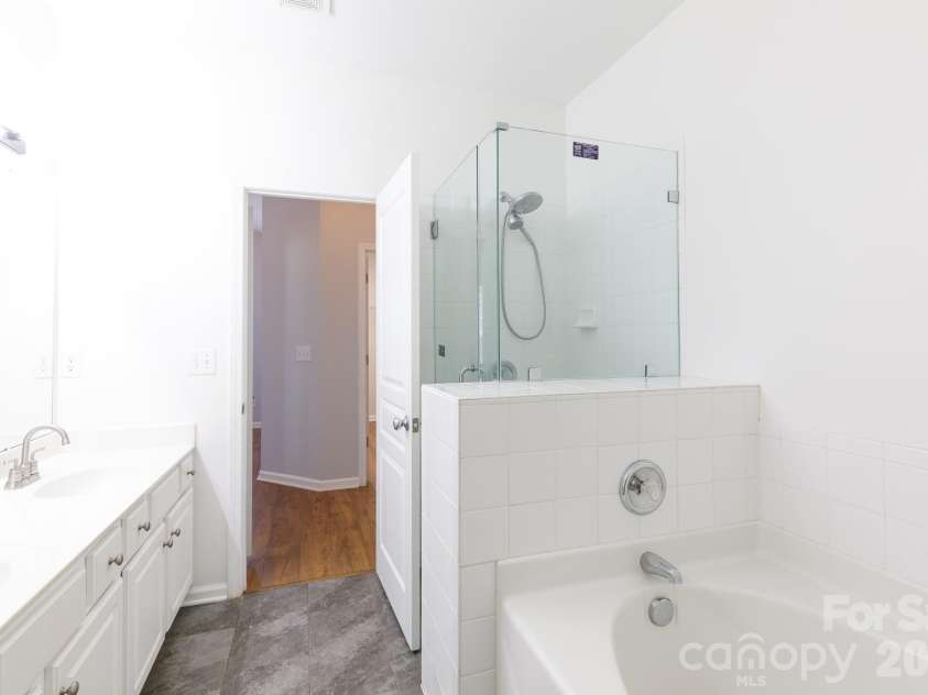 2905 Sedona Place, Fort Mill, SC 29708.  MLS# CAR4372457, YatesRealty ID 15813. Primary Bathroom