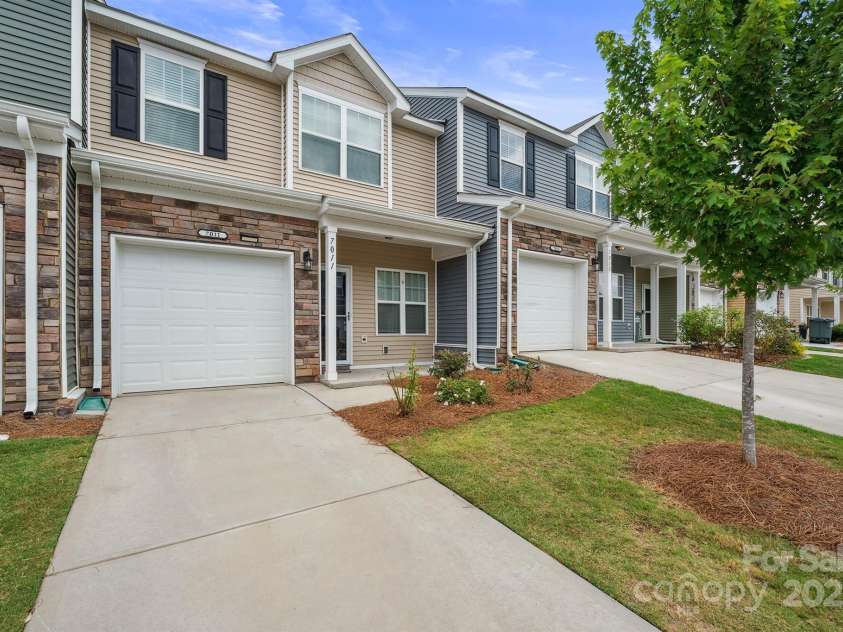 7011 Jane Parks Way, Charlotte, NC 28217.  MLS# CAR4217186, YatesRealty ID 15815. 