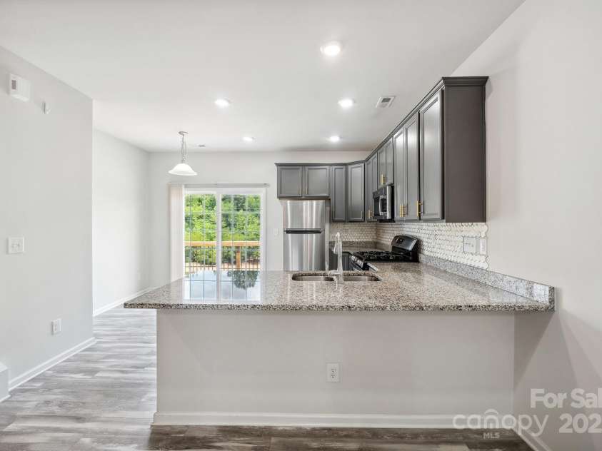 7011 Jane Parks Way, Charlotte, NC 28217.  MLS# CAR4217186, YatesRealty ID 15815. 