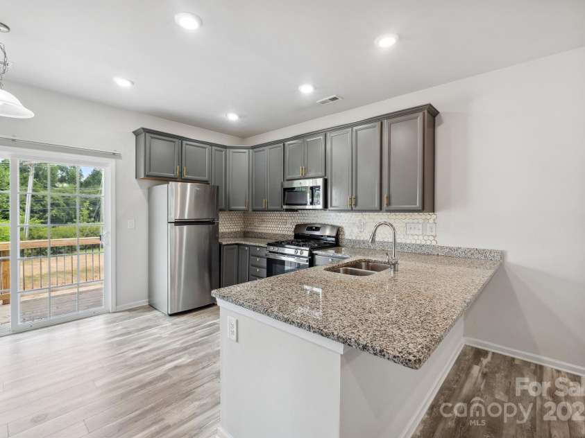 7011 Jane Parks Way, Charlotte, NC 28217.  MLS# CAR4217186, YatesRealty ID 15815. 
