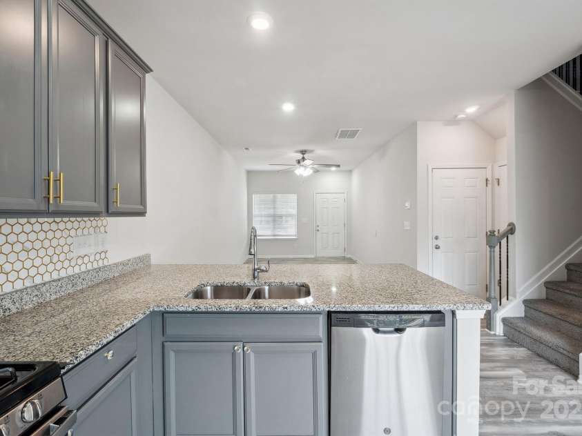 7011 Jane Parks Way, Charlotte, NC 28217.  MLS# CAR4217186, YatesRealty ID 15815. 