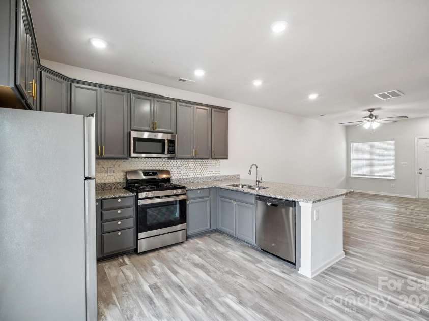 7011 Jane Parks Way, Charlotte, NC 28217.  MLS# CAR4217186, YatesRealty ID 15815. 