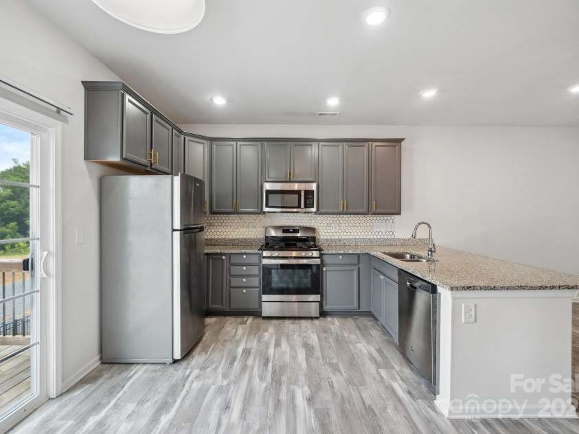 7011 Jane Parks Way, Charlotte, NC 28217.  MLS# CAR4217186, YatesRealty ID 15815. 
