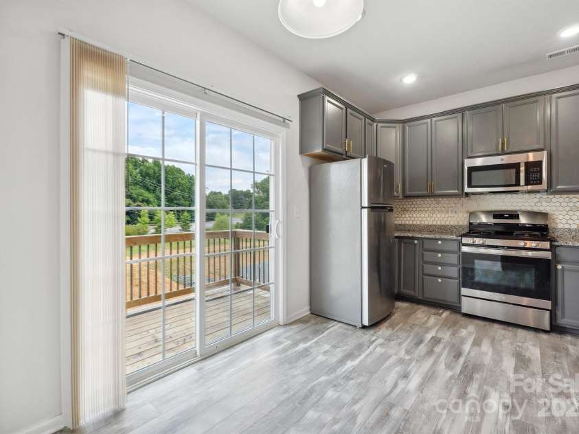7011 Jane Parks Way, Charlotte, NC 28217.  MLS# CAR4217186, YatesRealty ID 15815. 