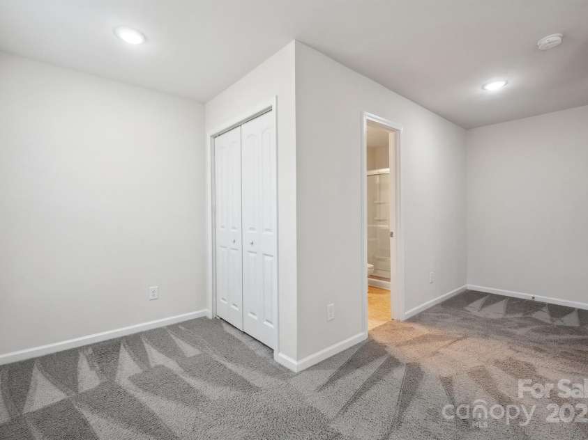 7011 Jane Parks Way, Charlotte, NC 28217.  MLS# CAR4217186, YatesRealty ID 15815. 