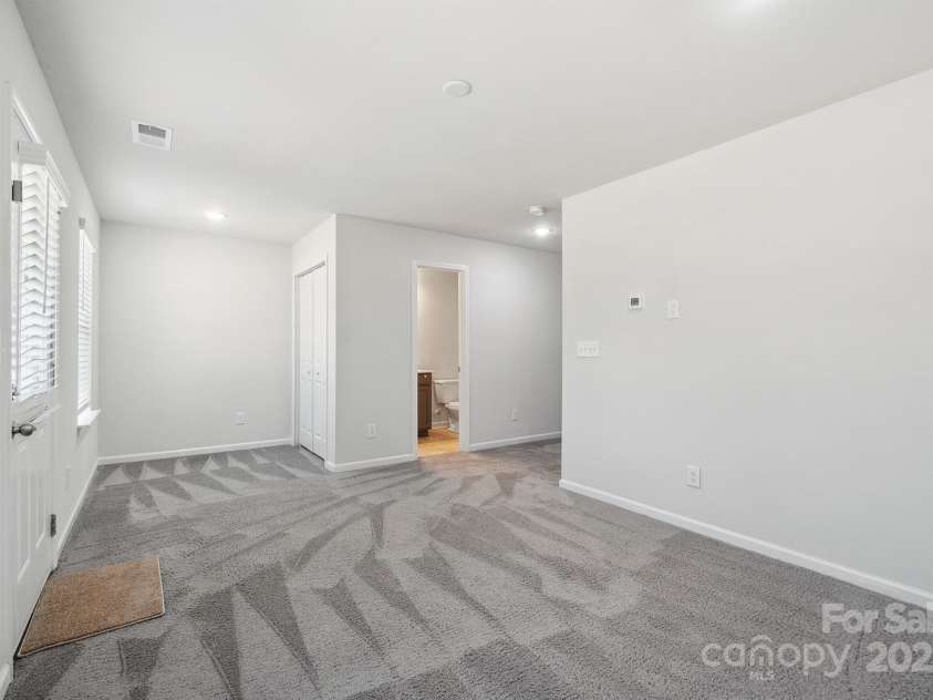 7011 Jane Parks Way, Charlotte, NC 28217.  MLS# CAR4217186, YatesRealty ID 15815. 