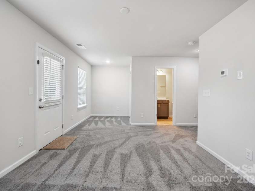 7011 Jane Parks Way, Charlotte, NC 28217.  MLS# CAR4217186, YatesRealty ID 15815. 